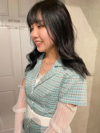 セミロング カラー ナチュラル透明感🌱 小山美樹子のヘアスタイル