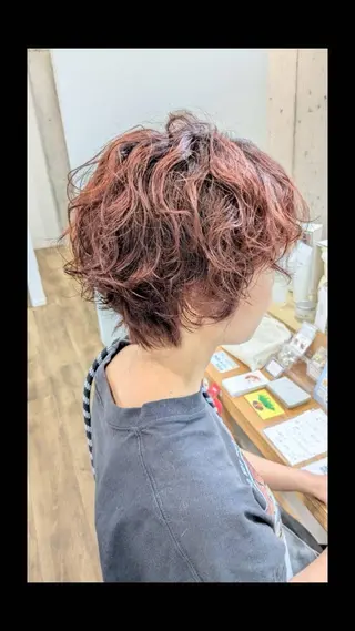 ショート カラー パーマ リムヘアーズボウグループ所属・rim. reinaのヘアスタイル