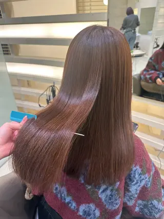 セミロング タイトボブ個性派カラ ーAKANEのヘアスタイル