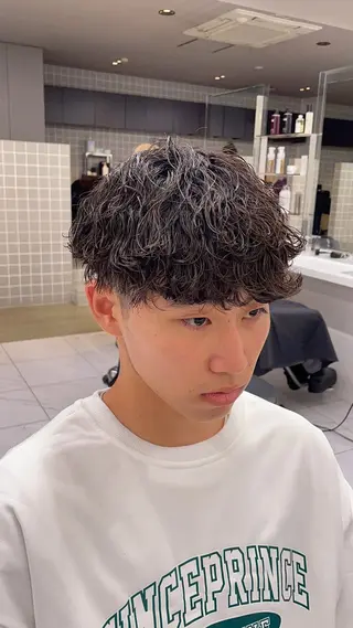 ショート パーマ ヘアアレンジ メンズ 艶カラー の達人のヘアスタイル