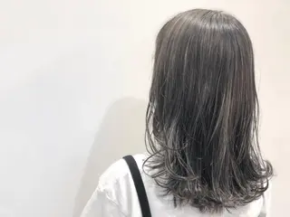 セミロング カラー ヘアアレンジ いしだ みさきのヘアスタイル