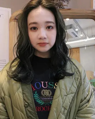 ミディアム カラー 松村 澪里のヘアスタイル