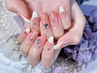 ミディアム カラー ネイル Lea NAILsalon所属・Le’a NailSalonのネイルデザイン