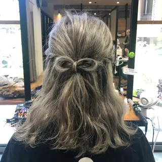 ミディアム ヘアアレンジ mina .のヘアスタイル