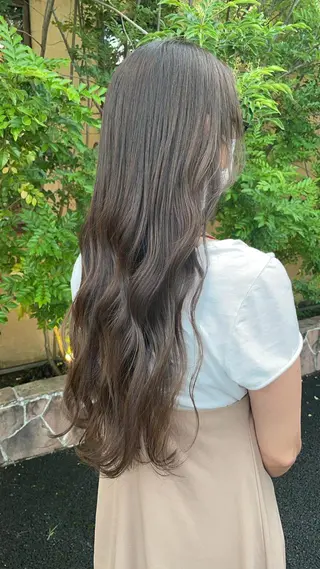 ロング カラー 川元 汐音のヘアスタイル
