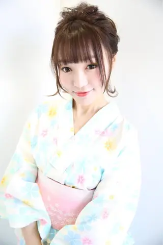 ミディアム ブリーチなしダブル/ レイヤーカット 小棹のヘアスタイル