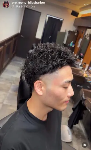 ミディアム パーマ BLISS BARBER ブリスバーバー所属・安立 玲於のヘアスタイル