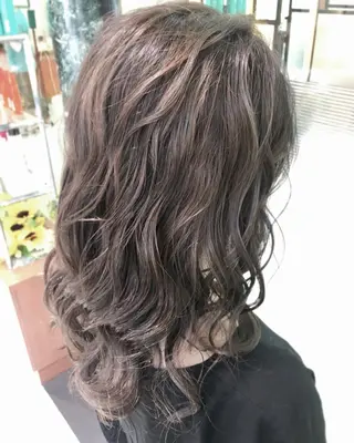 ミディアム カラー N° jillva ♦️川端裕司♦️のヘアスタイル