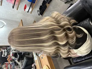 ロング カラー ハイトーン/ エクステのヘアスタイル