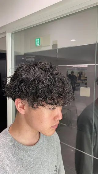 ショート パーマ ヘアアレンジ メンズ 艶カラー の達人のヘアスタイル