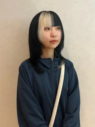 セミロング ☀️コミヤマミユ☀️ /パーマ/ハイトーンのヘアスタイル