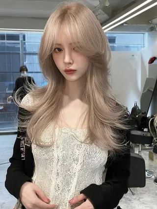 ロング 川上 彩華のヘアスタイル