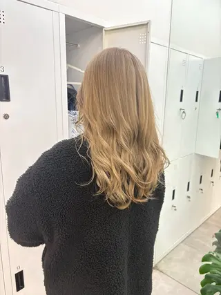 セミロング 綾乃／デザインカラー ／ハイトーン／ボブのヘアスタイル