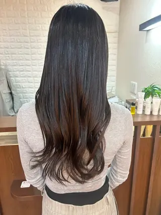 ロング カラー トモタニ ミオのヘアスタイル