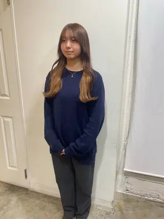 ロング カラー MIOベージュカラー 柔らかいカラーのヘアスタイル