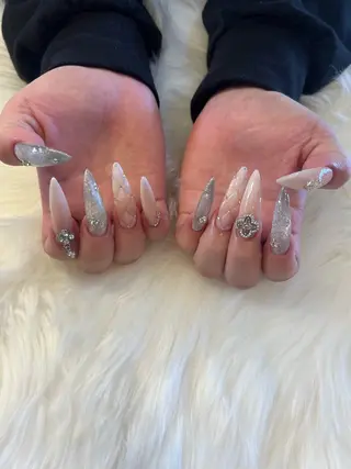 ネイル RÊVIA所属・RÊVIA (レヴィア)のネイルデザイン