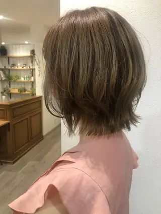 ミディアム 🩰オリーブ/ ベージュ松本咲花🩰のヘアスタイル