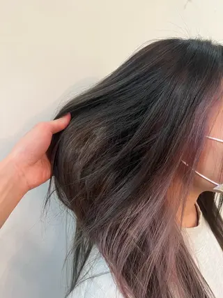 セミロング こだわりのレイヤー /透明感カラーのヘアスタイル