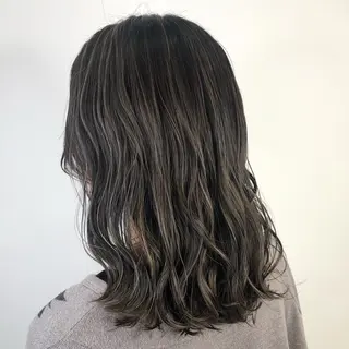 カラー デザインカラー Lienのヘアスタイル