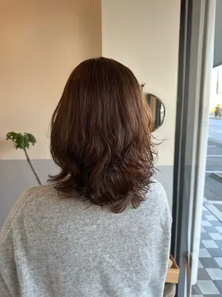 ミディアム カラー 三浦 彩那のヘアスタイル