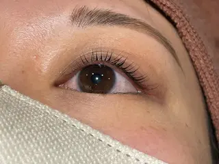 マツエク・マツパ 桑田 新菜のヘアスタイル