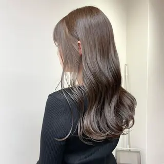 カラー ニシタニ コハルのヘアスタイル