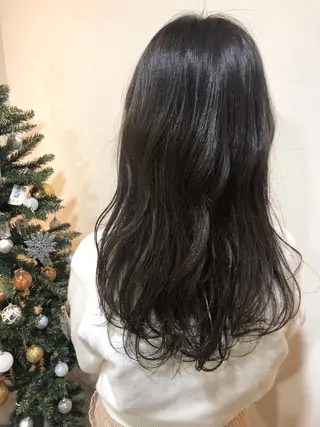 ロング カラー MIOベージュカラー 柔らかいカラーのヘアスタイル