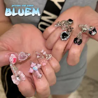 ネイル BLUEM なな🐶のネイルデザイン