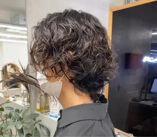 ミディアム パーマ メンズ ケアブリーチ/ ハイトーン/牧野のヘアスタイル