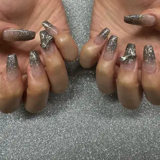 ネイル VIERU 🌈🎀💖のネイルデザイン