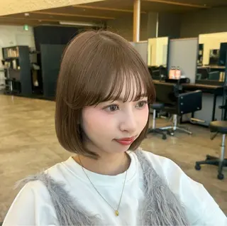 ショート カラー レイヤー/ボブ/透明 感カラー/佐藤奈由のヘアスタイル