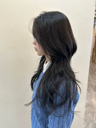 セミロング ヤスザトアヤノ ／レイヤー／オリーブのヘアスタイル