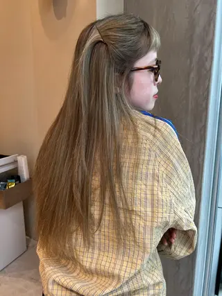 ロング 加藤木麻彩 NEROのヘアスタイル