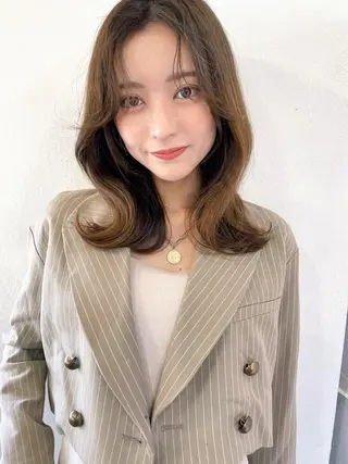 ミディアム レイヤーカット、 大人可愛い　中村美羅のヘアスタイル