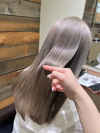 ロング 梅山 美侑のヘアスタイル