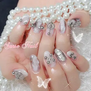 ネイル Queenie 🦋のネイルデザイン