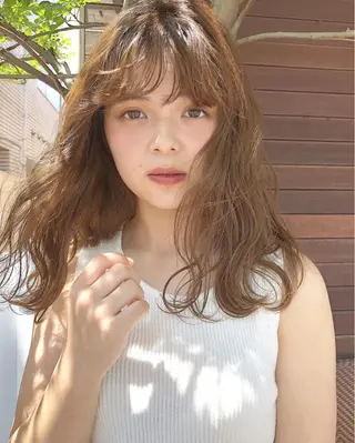 ロング カラー 榎園 由美のヘアスタイル