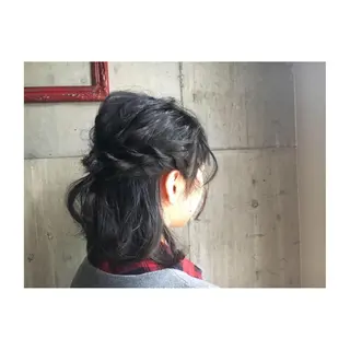 ミディアム セミロング ヘアアレンジ ツイスパ・波巻き 🩵片平和香奈のヘアスタイル