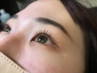 マツエク・マツパ Cure所属・三澤 朱里の眉毛・アイブロウイメージ