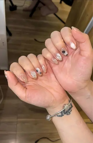 ネイル T. Leeのネイルデザイン