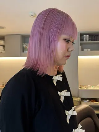 ショート カラー RAIMA ハイトーン/ベージュのヘアスタイル