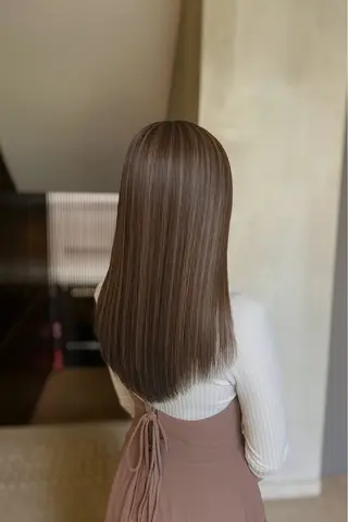 ロング SALOWIN三軒茶屋店所属・早川慎也/ 白髪ぼかし・髪質改善のヘアスタイル