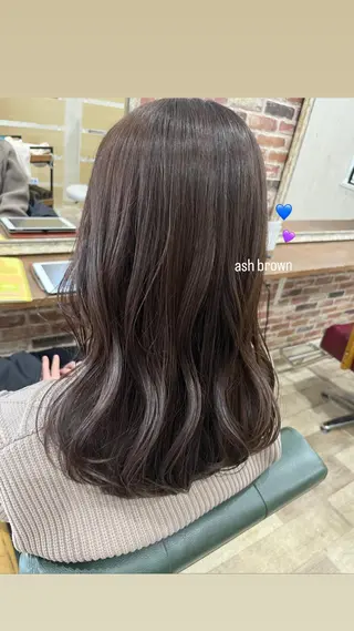 ロング ヘアデザインデコ所属・岩坂 美苗のヘアスタイル