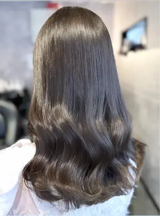 ロング カラー 島崎 穂乃香のヘアスタイル