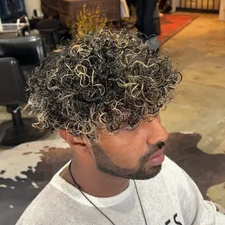 カラー パーマ メンズ メンズパーマ眉毛 特化アユム🔥のヘアスタイル