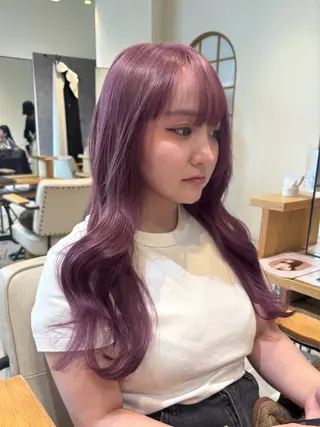 ロング カラー 肌に馴染むハイトーン /ミルクティーカラーのヘアスタイル