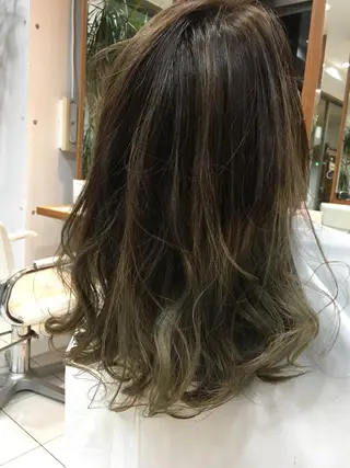 セミロング カラー 白髪ぼかしハイライト 柳川拓哉のヘアスタイル