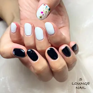 ネイル S LOUNGE NAIL所属・パーツたくさん🍓 SUMIのネイルデザイン