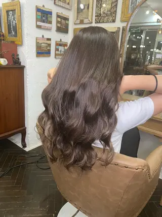 ロング カラー モモカ/ハイトーン /バレイヤージュのヘアスタイル