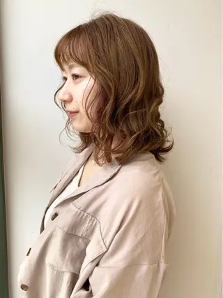 セミロング カラー パーマ 小森 衣純のヘアスタイル